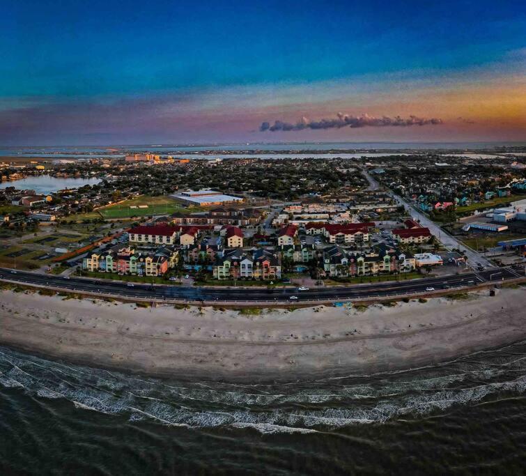 Апартаменты Oceanfront At The Dawns Галвестон Экстерьер фото